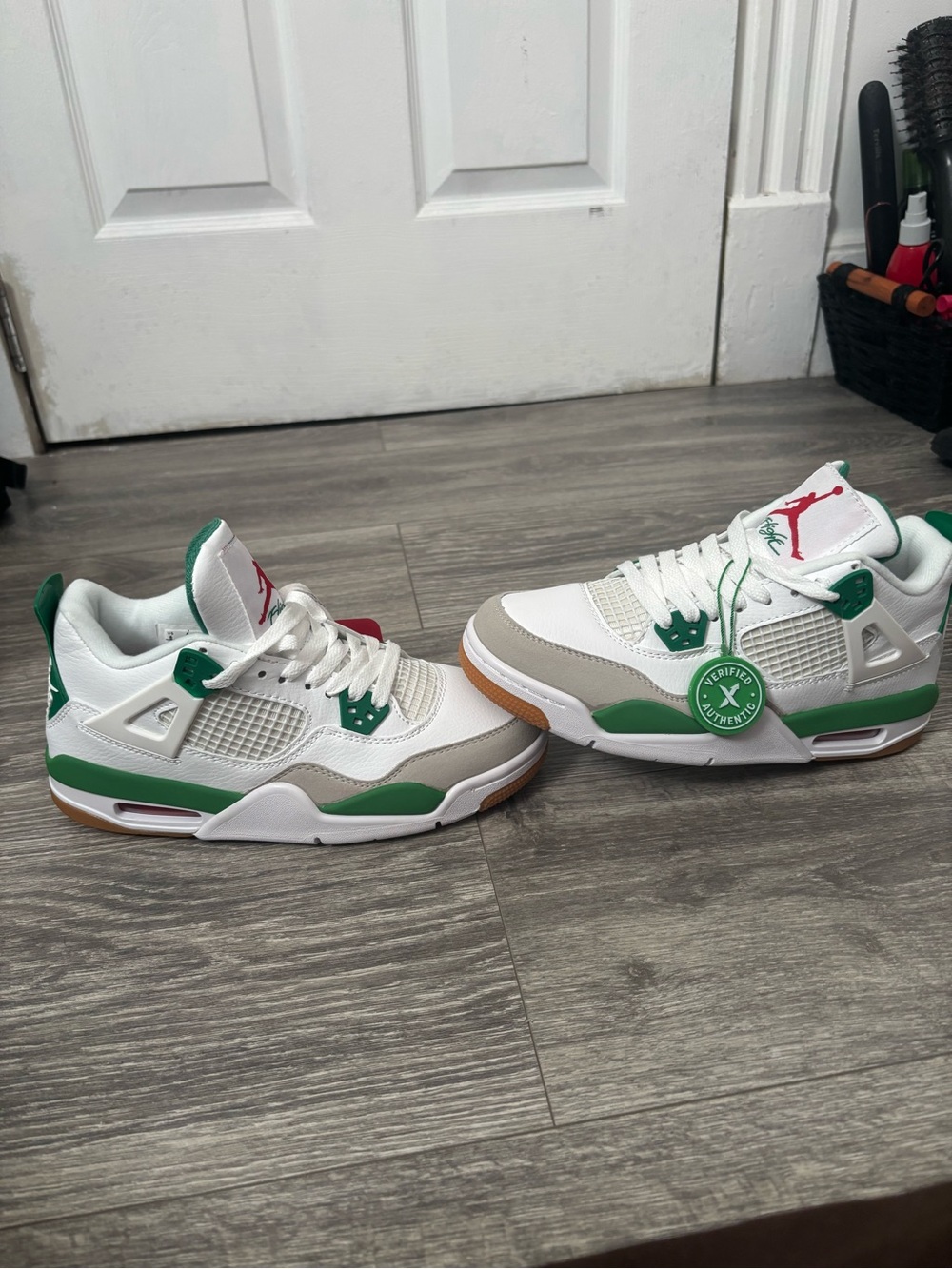 Men’s pine green Jordan 4
